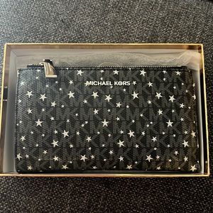 Michael kors wristlet
